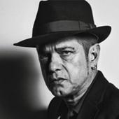 Santiago Auserón: «Creo que hay que ofrecer una alternativa a las nuevas generaciones de algo que tenga más valor que el dinero»