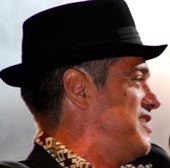 ¡Ladrad, ladrad, malditos!
